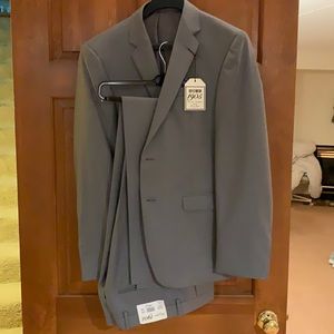 New! 💎 Jos A Bank Light Gray 1905 Traveler Suit 41R 34 pant 100% Wool